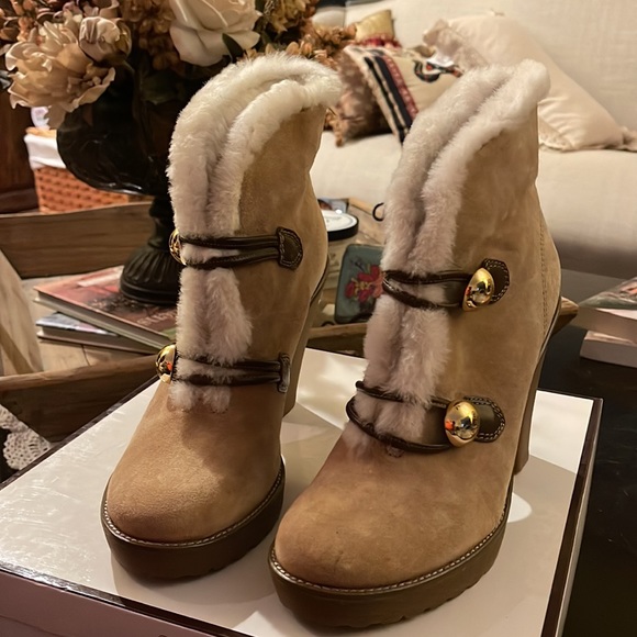 COACH 💼 CAMEL LENORA SUEDE BOOTS  ~ NIB~ Size 8M - Picture 2 of 15